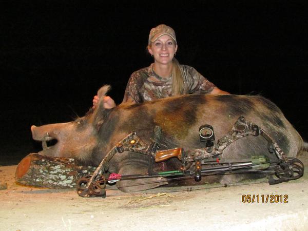182 lb boar taken w/Mathews DXT, Muzzy 85 grain Phantom broadhead