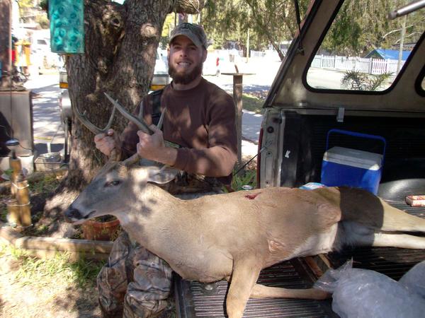 Shot this big 6 on tuesday Dec. 28th 2010, his main beams were 15 in. tall, with an inside spread of 12 in., and a tip to tip spread of 7.5 in. Took a lotta hard work n effort but it finally paid off! (I dont hunt in the woods...I AM THE WOODS)